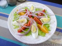 Фото приготовления рецепта: Салат с сухариками и беконом - шаг №11