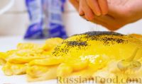 Фото приготовления рецепта: Праздничный пирог "Подсолнух" с курицей, грибами и сыром - шаг №15