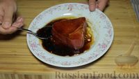 Фото приготовления рецепта: Стейк из тунца в кунжутной панировке - шаг №3