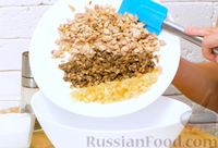 Фото приготовления рецепта: Праздничный пирог "Подсолнух" с курицей, грибами и сыром - шаг №7