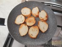 Фото приготовления рецепта: Закусочные бутерброды с  яйцами и солёными огурцами - шаг №7