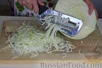 Фото приготовления рецепта: Хрустящая квашеная капуста в собственном соку - шаг №2