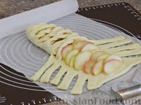 Фото приготовления рецепта: Плетёнка с яблоками - шаг №15