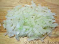 Фото приготовления рецепта: Салат из яиц, сельдерея и сосисок - шаг №4