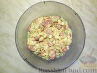 Фото приготовления рецепта: Салат из яиц, сельдерея и сосисок - шаг №13