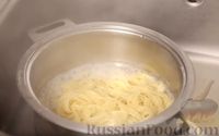 Фото приготовления рецепта: Запеканка из макарон с брокколи и сыром - шаг №1