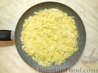 Фото приготовления рецепта: Осетинский пирог с капустой и сыром (кабускаджин) - шаг №10