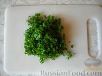 Фото приготовления рецепта: Новогодний салат-коктейль с печенью трески - шаг №5