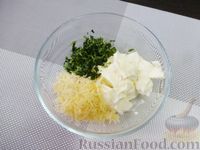 Фото приготовления рецепта: Горячие бутерброды с творожным сыром, шпинатом и яйцом - шаг №3