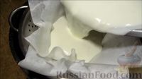 Фото приготовления рецепта: Праздничный рулет с творожным сыром - шаг №9