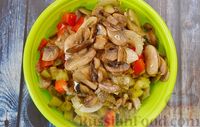 Фото приготовления рецепта: Мясной салат с грибами (без майонеза) - шаг №8