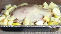 Фото приготовления рецепта: Фаршированная утка с хрустящей корочкой, в духовке - шаг №11