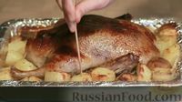 Фото приготовления рецепта: Фаршированная утка с хрустящей корочкой, в духовке - шаг №15