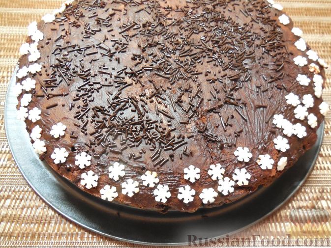 Новогодний шоколадный торт с миндалем и черносливом: рецепт на праздничный стол