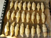 Фото приготовления рецепта: Постные рогалики с вареньем - шаг №6