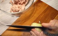 Фото приготовления рецепта: Лепёшки с начинкой из зелёного лука и картофеля (на сковороде) - шаг №8