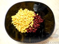 Фото приготовления рецепта: Овощной салат с фасолью и кукурузой - шаг №2