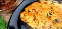 Фото приготовления рецепта: Закусочный пирог с копченой грудинкой, вялеными помидорами и сыром - шаг №12