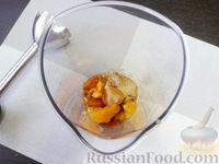 Фото приготовления рецепта: Молочный коктейль с хурмой и мандаринами - шаг №5