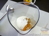 Фото приготовления рецепта: Молочный коктейль с хурмой и мандаринами - шаг №6
