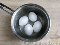 Фото приготовления рецепта: Фаршированные обжаренные яйца - шаг №2