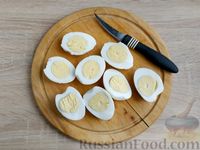 Фото приготовления рецепта: Фаршированные обжаренные яйца - шаг №3