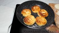 Фото приготовления рецепта: Идеальные сырники из творога (на сковороде) - шаг №7