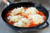 Фото приготовления рецепта: Курица в томатном соусе с сыром - шаг №12