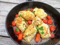 Фото к рецепту: Куриные рулетики с помидорами и сыром