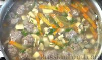 Фото приготовления рецепта: Грибной суп с фрикадельками - шаг №13