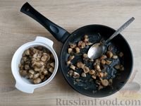 Фото приготовления рецепта: Куриные "колобки" с грибами и сыром - шаг №7