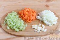 Фото приготовления рецепта: Похлёбка с грибами, овощами, бобовыми и перловкой - шаг №3