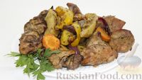 Фото к рецепту: Индейка с овощами и грецкими орехами, запечённая в духовке