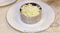 Фото приготовления рецепта: Праздничный салат "Красная шапочка" с говядиной и гранатом - шаг №9