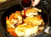 Фото приготовления рецепта: Цыплята корнишоны (или перепёлки) в соусе, с гарниром - шаг №8