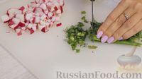 Фото приготовления рецепта: Салат с цветной капустой, ветчиной, огурцами, кукурузой и яблоком - шаг №7