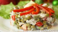 Фото к рецепту: Салат с курицей, горошком и овощами