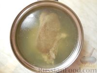 Фото приготовления рецепта: Гречневый суп с картофельными клёцками и говядиной - шаг №3