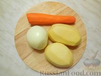 Фото приготовления рецепта: Гречневый суп с картофельными клёцками и говядиной - шаг №4