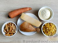 Фото приготовления рецепта: Слоёный салат с копчёной курицей и кукурузой - шаг №1