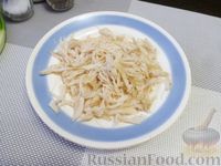 Фото приготовления рецепта: Капустный салат с курицей и фасолью - шаг №5