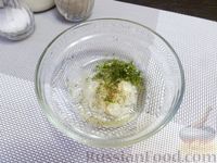 Фото приготовления рецепта: Капустный салат с курицей и фасолью - шаг №2