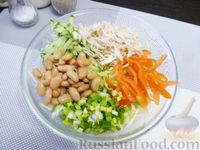 Фото приготовления рецепта: Капустный салат с курицей и фасолью - шаг №8