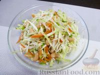 Фото приготовления рецепта: Капустный салат с курицей и фасолью - шаг №10