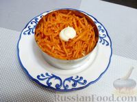 Фото приготовления рецепта: Салат с копчёной курицей, корейской морковью и фасолью - шаг №9