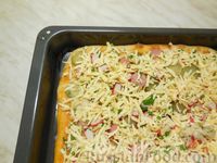 Фото приготовления рецепта: Пицца с сосисками и крабовыми палочками - шаг №18