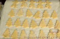 Фото приготовления рецепта: Имбирно-медовое печенье с глазурью - шаг №9