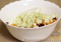 Фото приготовления рецепта: Селёдка под шубой в картофельных тарталетках - шаг №4
