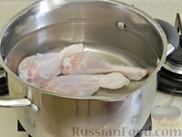 Фото приготовления рецепта: Красный борщ с курицей, фасолью и черносливом - шаг №2