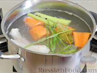 Фото приготовления рецепта: Красный борщ с курицей, фасолью и черносливом - шаг №4